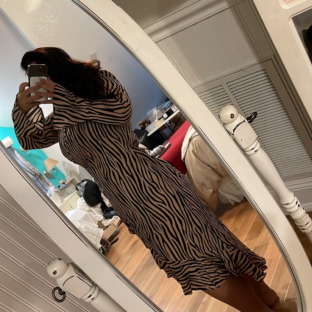 Elegant Beige Zebra Print Wrap Dress - Picture 4 of 4
